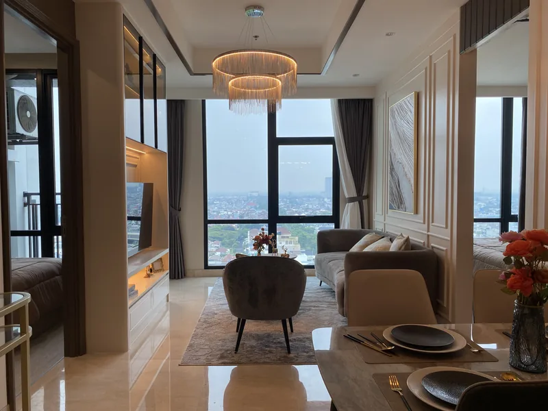 Ruang tamu 2 Bedroom lantai tinggi dengan view kota