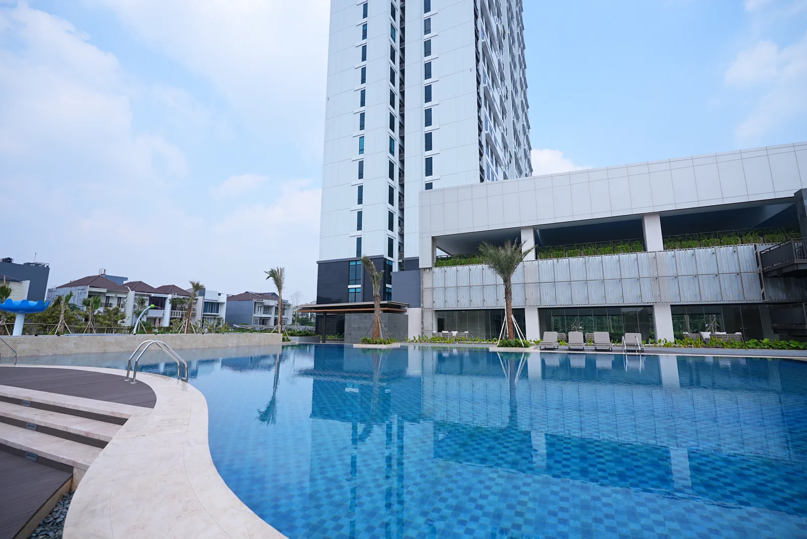 Kolam renang outdoor & tower Aerium